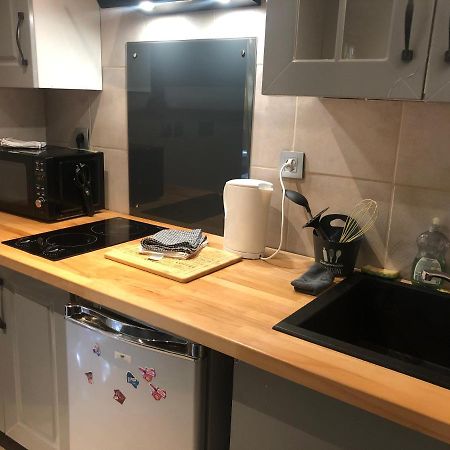 Studio Centre Ville Proche Gare Avec Cour Privee Carcassone Kültér fotó